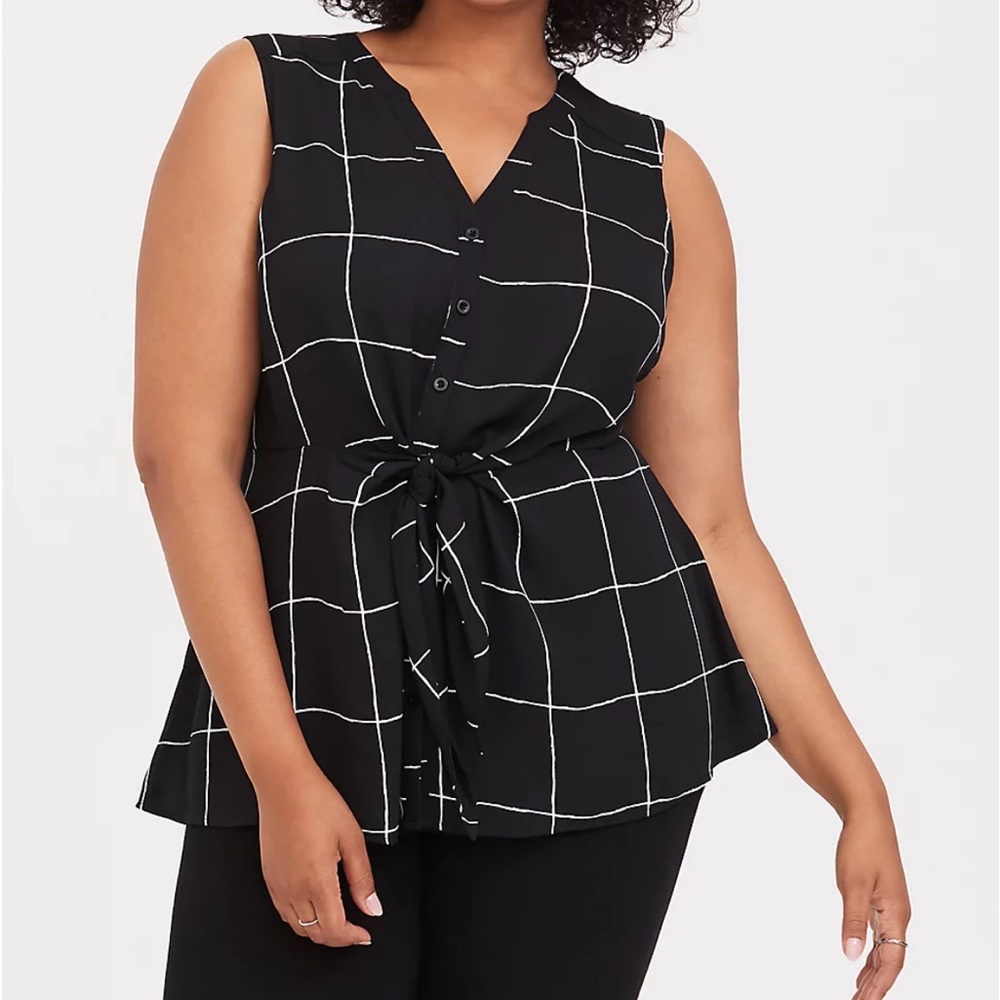 Black & White Tie Front Blouse 🖤🤍